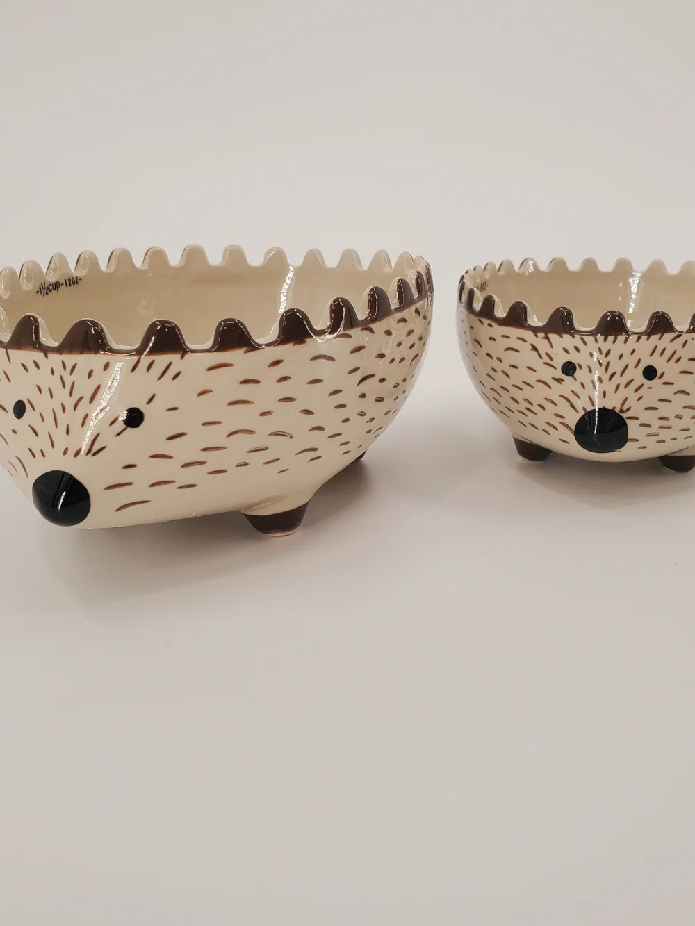 Hedgehog Measuring Cups Set Of 4 Ceramic Nesting Bowls NEW!
